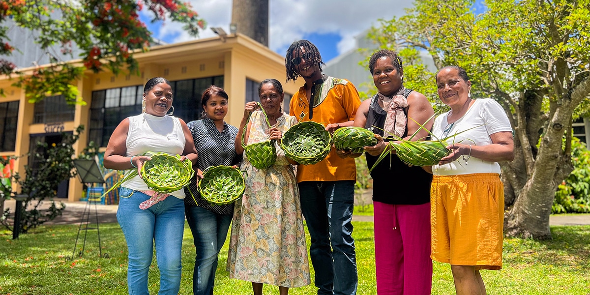 Atelier solidaire Tressage Coco avec Mika